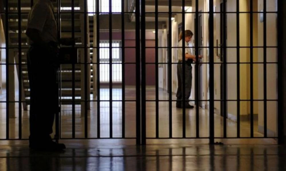 Καταζητούμενος δεν άντεχε την οικογένειά του και παραδόθηκε στις αρχές!